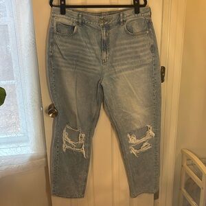 American Eagle 16R Distressed Mom Jean